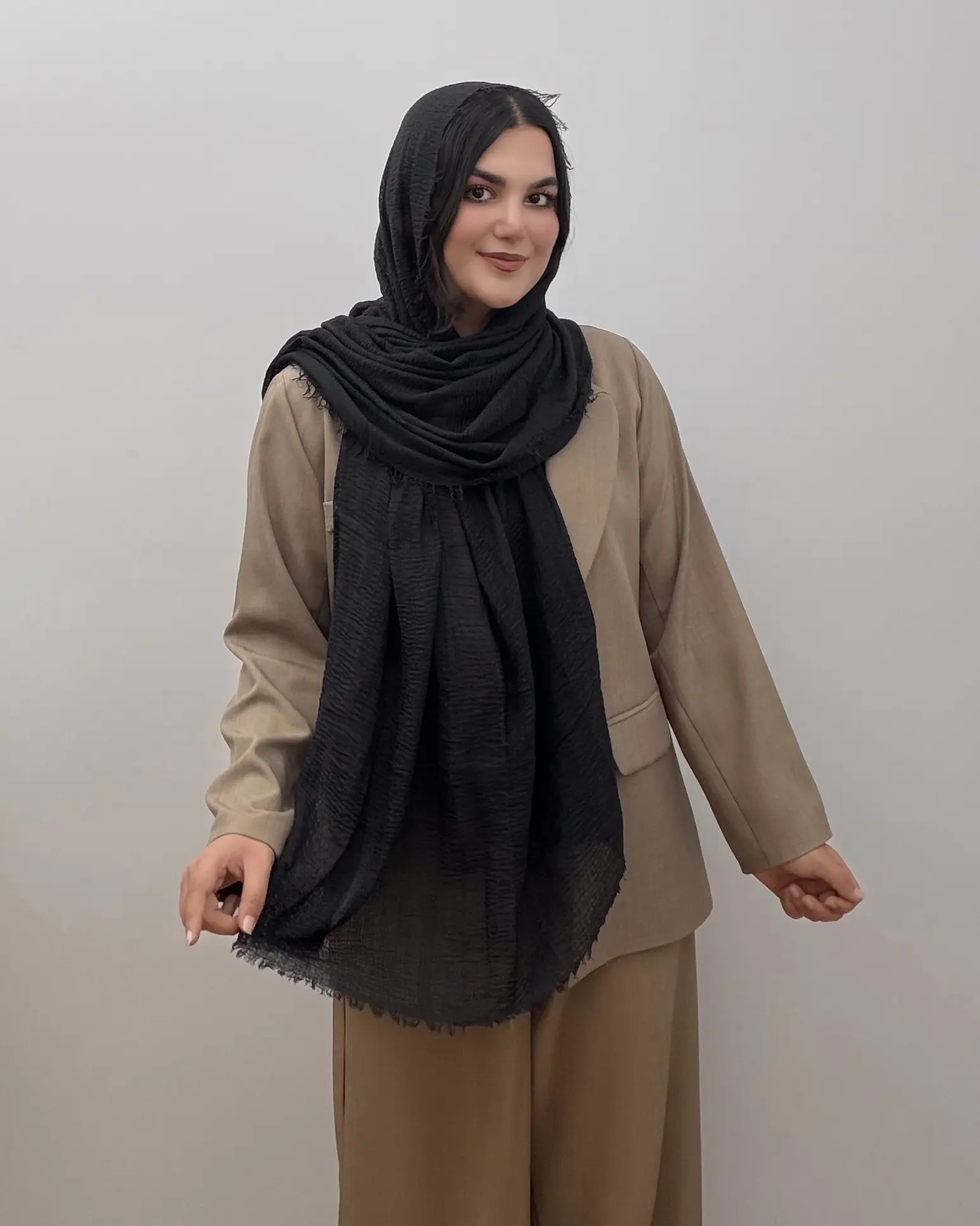شال مشکی کنفی دور ریش