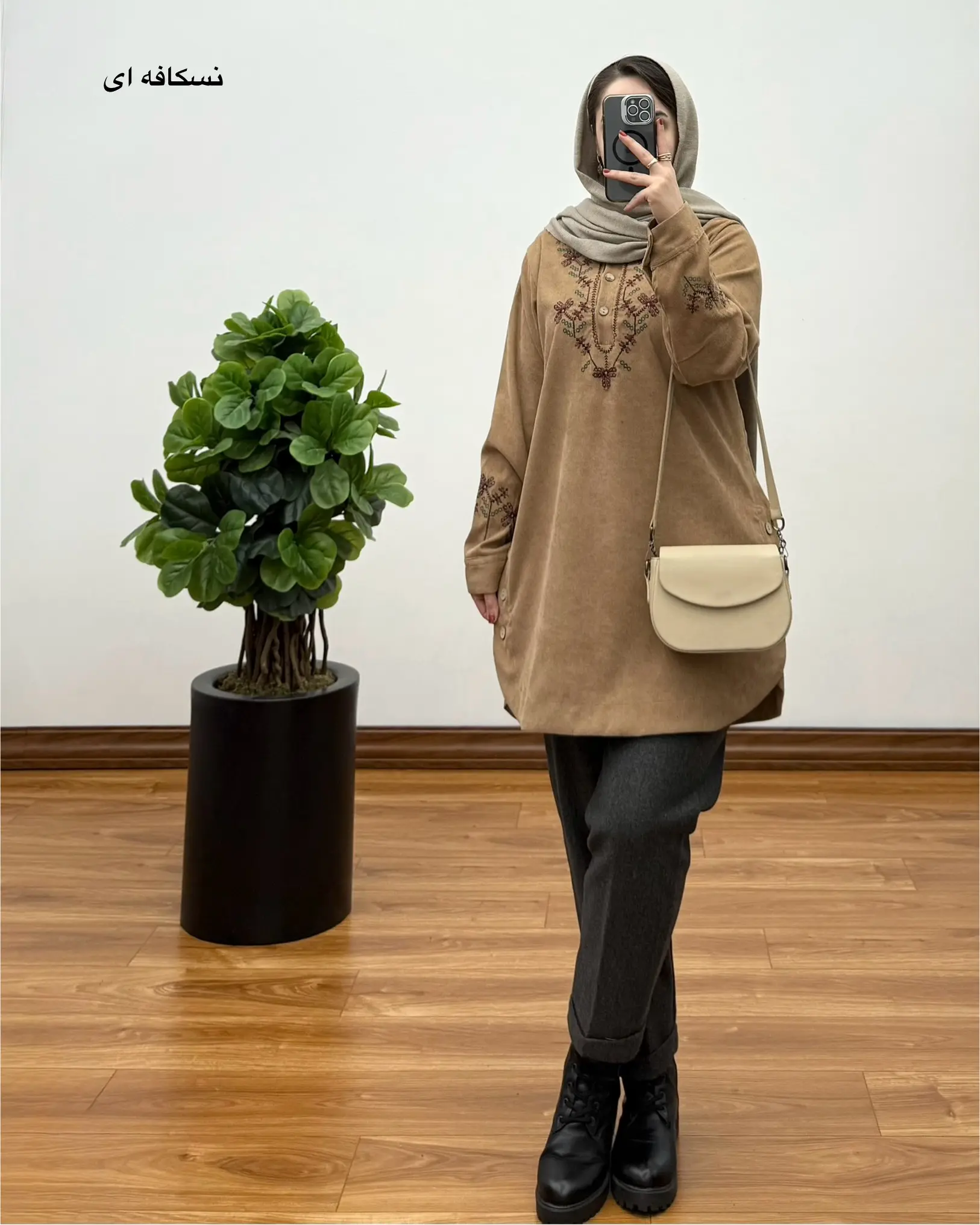 مانتو گلدوزی روژین (طرح مینیاتور)