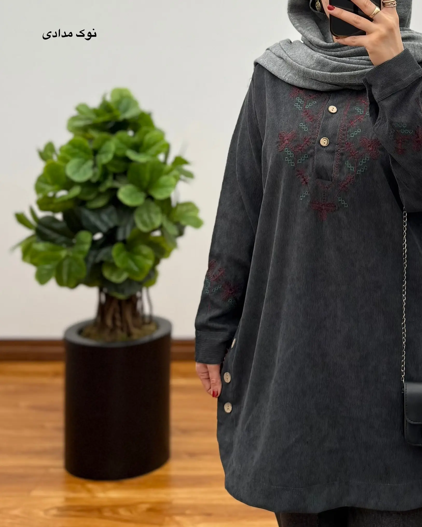 مانتو گلدوزی روژین (طرح مینیاتور)