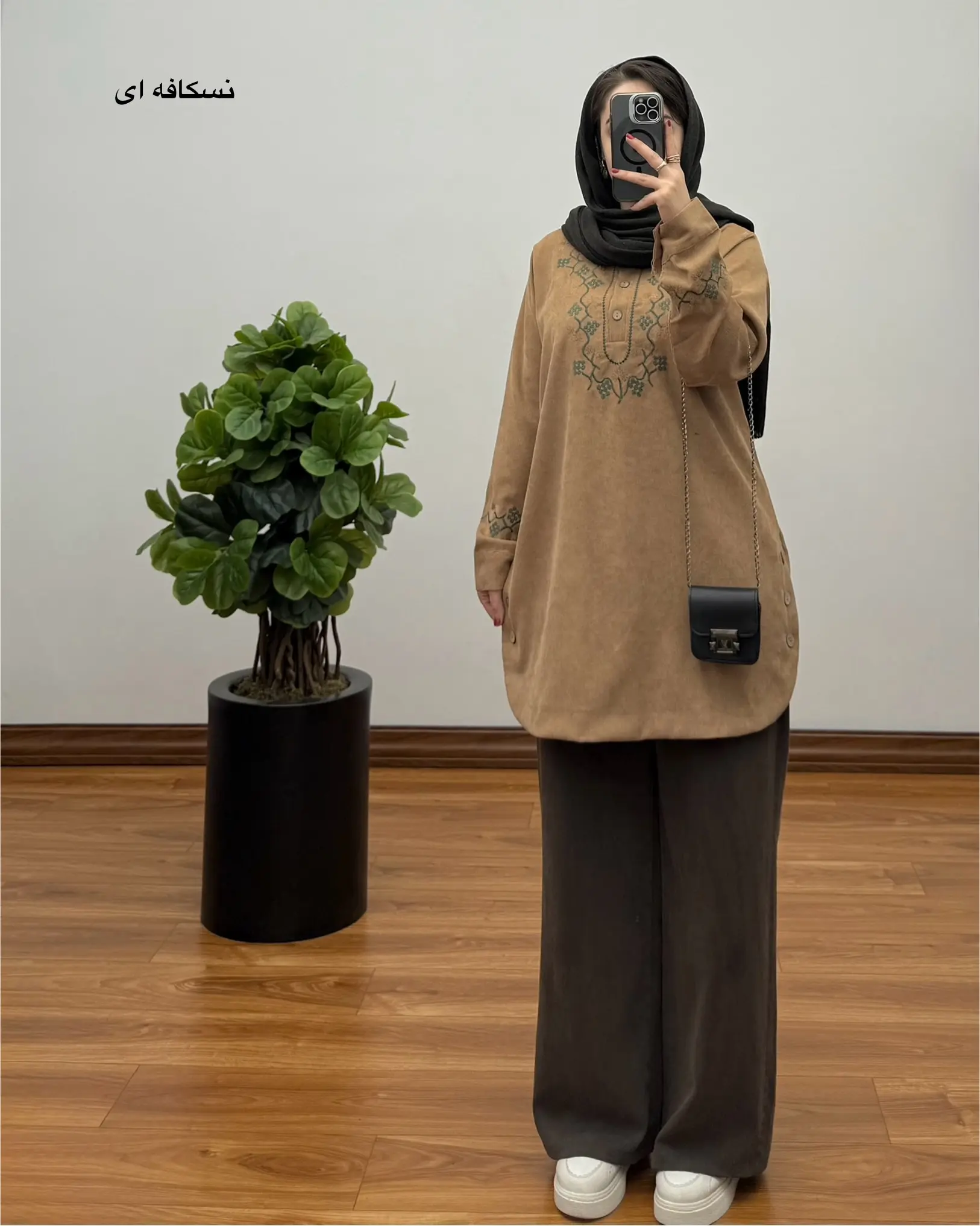 مانتو گلدوزی روژین (طرح خوشه)