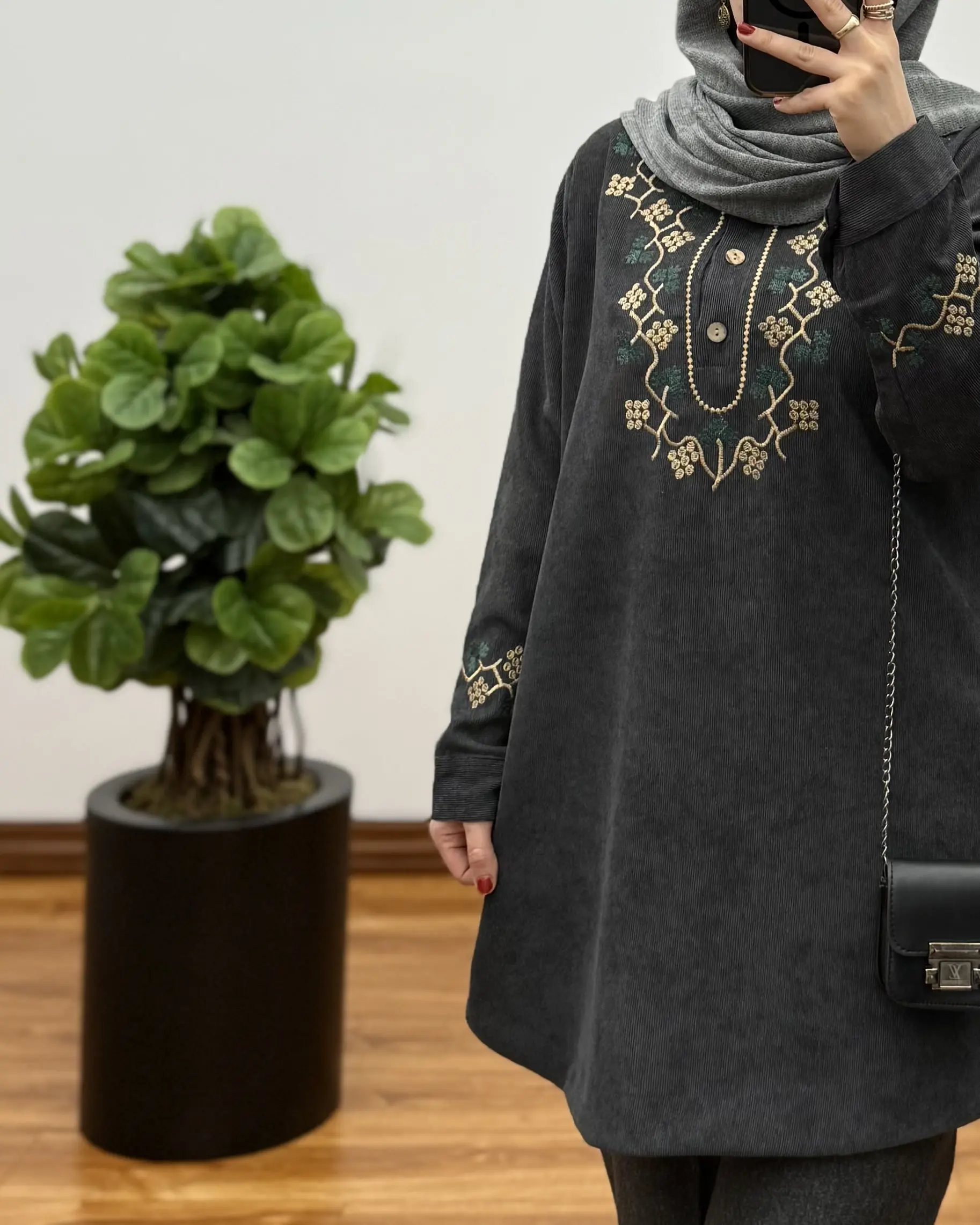 مانتو گلدوزی روژین (طرح خوشه)