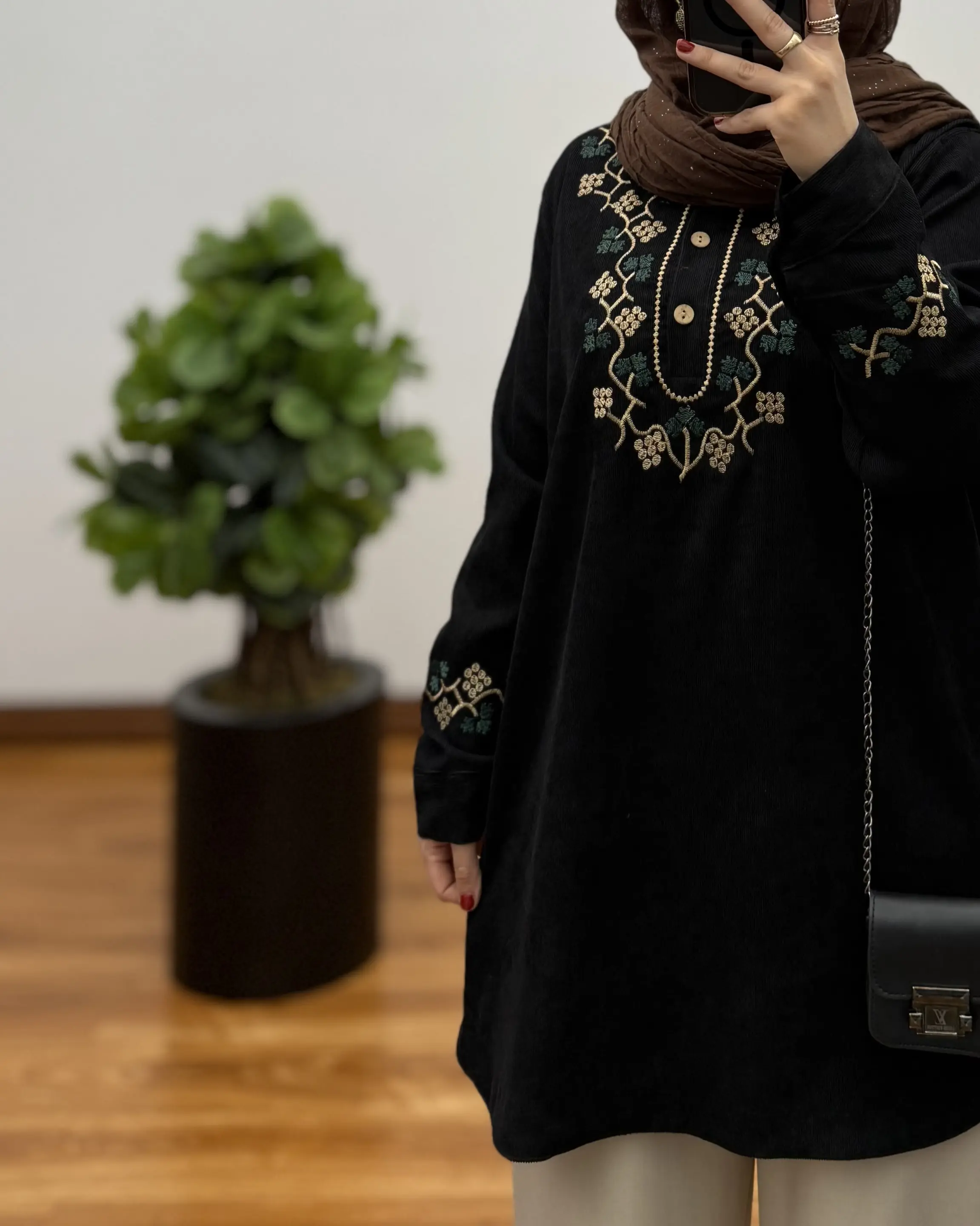 مانتو گلدوزی روژین (طرح خوشه)