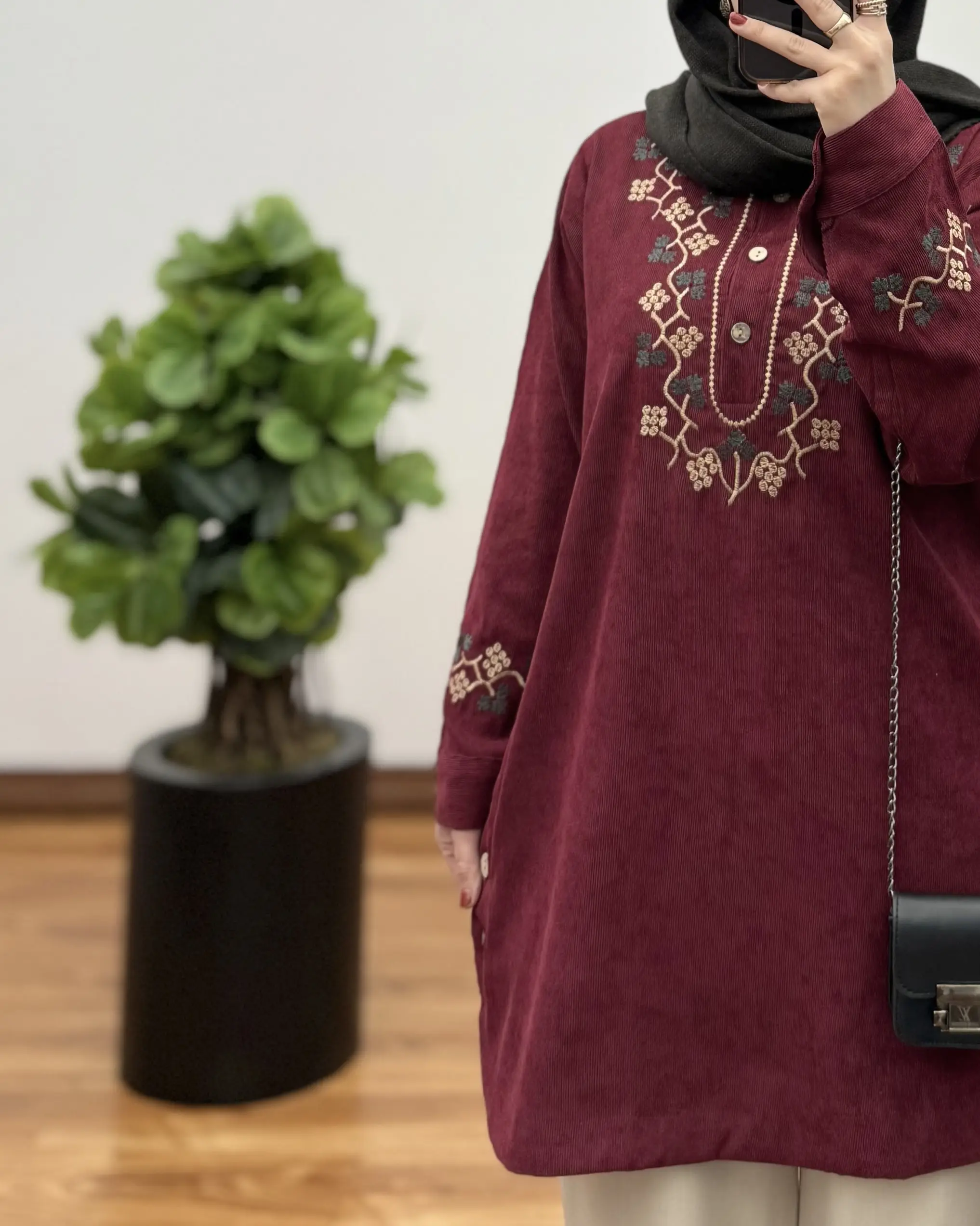 مانتو گلدوزی روژین (طرح خوشه)