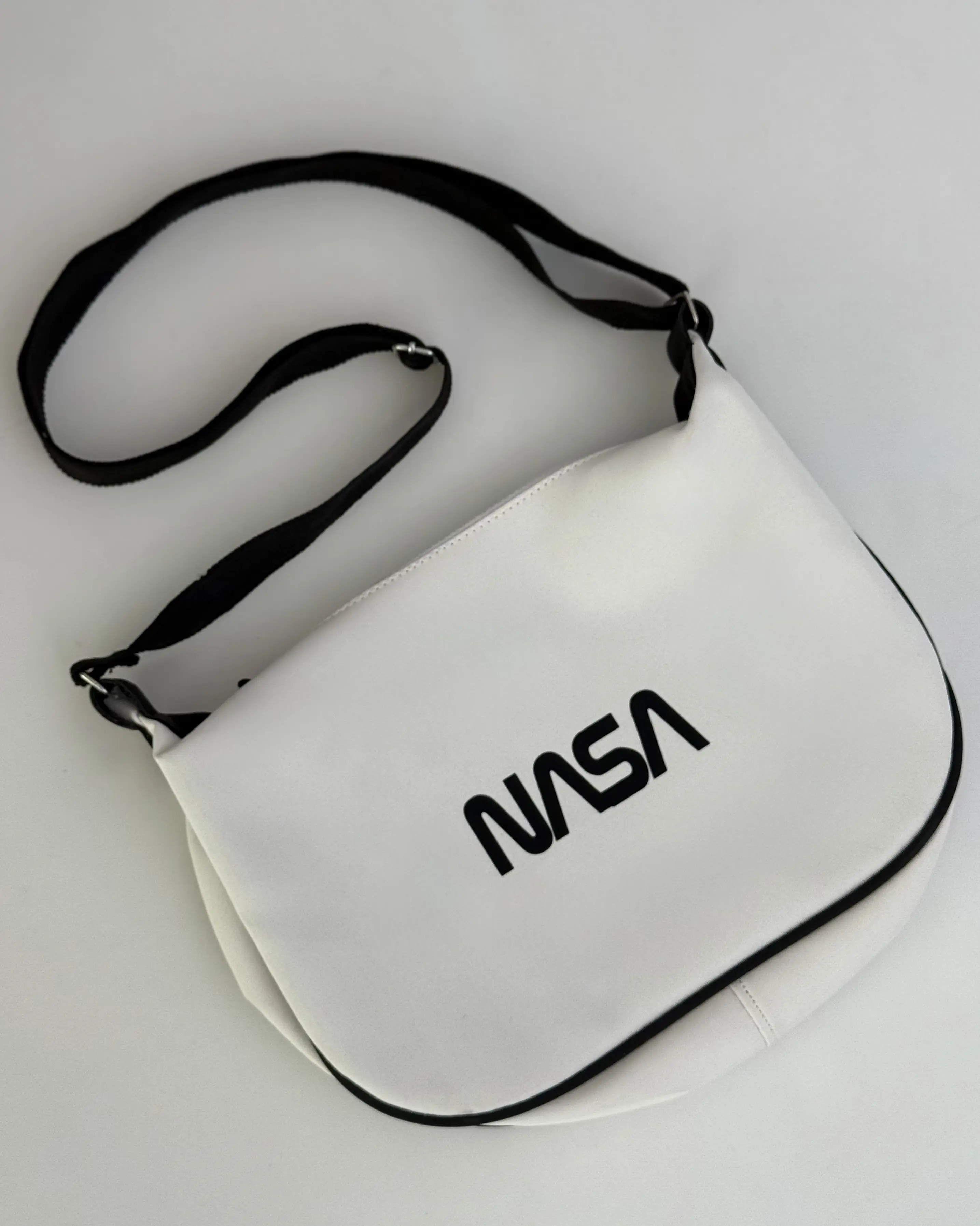 کیف برزنتی زنانه و دخترانه کد ۱۳۴۴