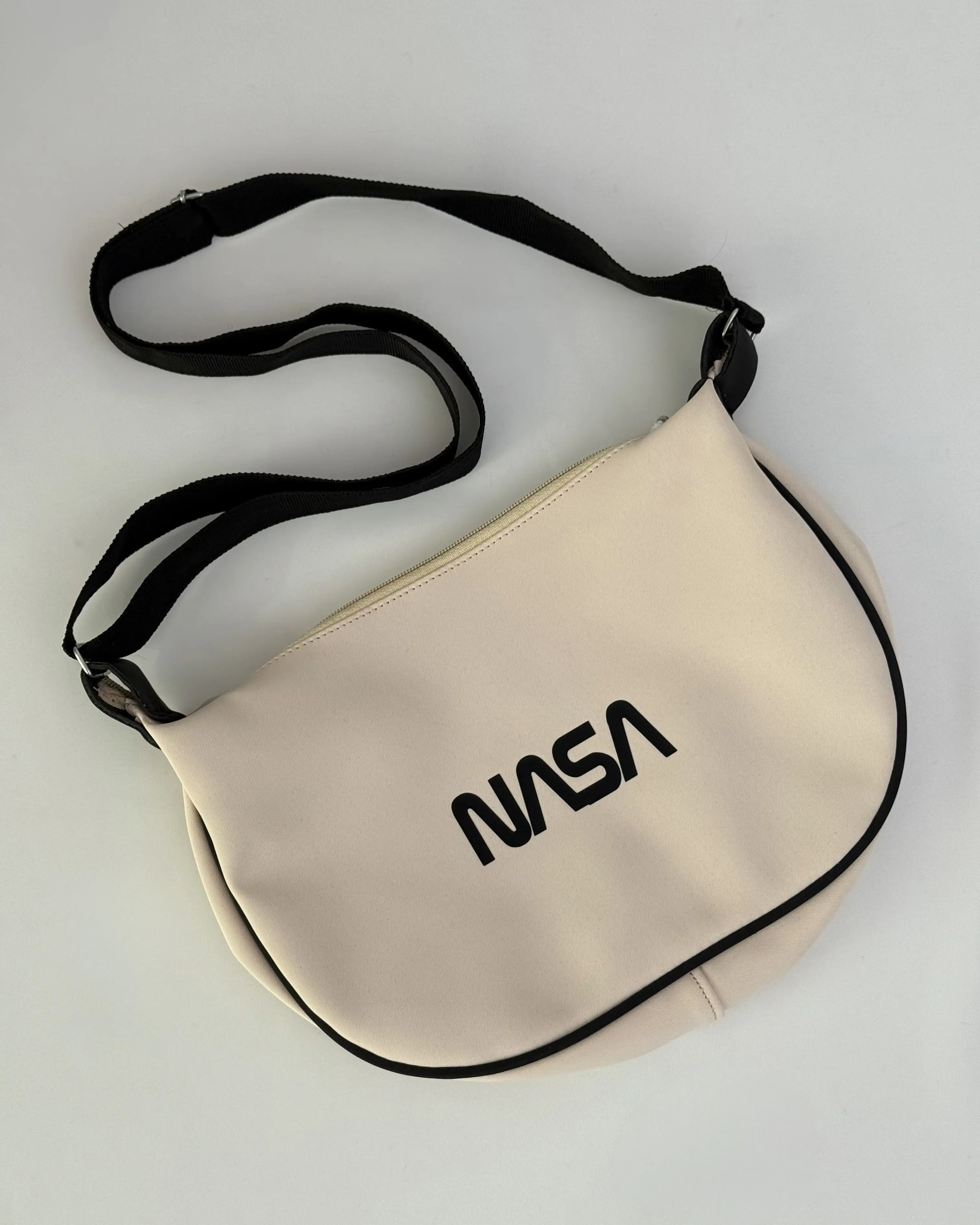 کیف برزنتی زنانه و دخترانه کد ۱۳۴۴