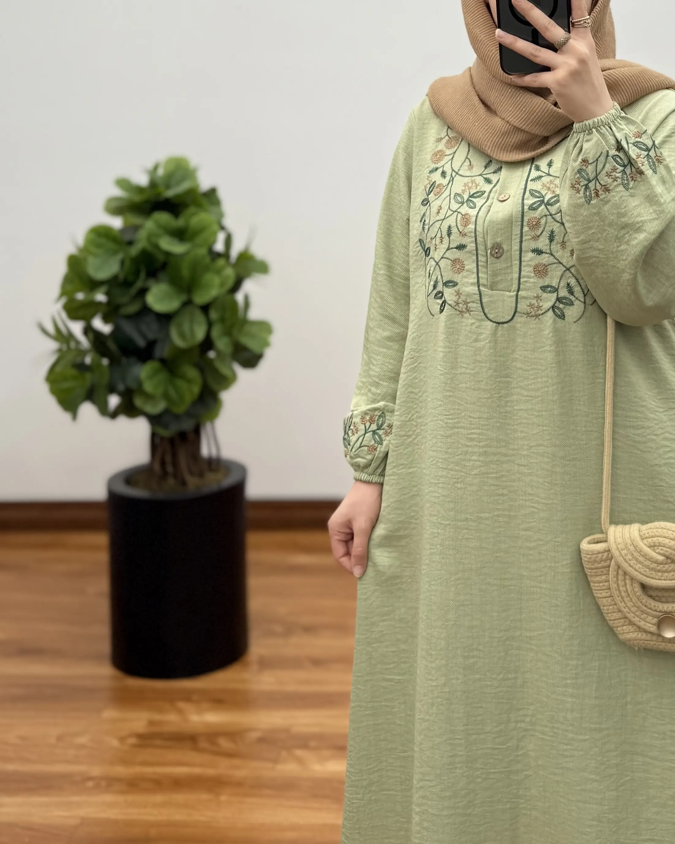 مانتو زنانه بلند شیک مدل شهربانو طرح برگ