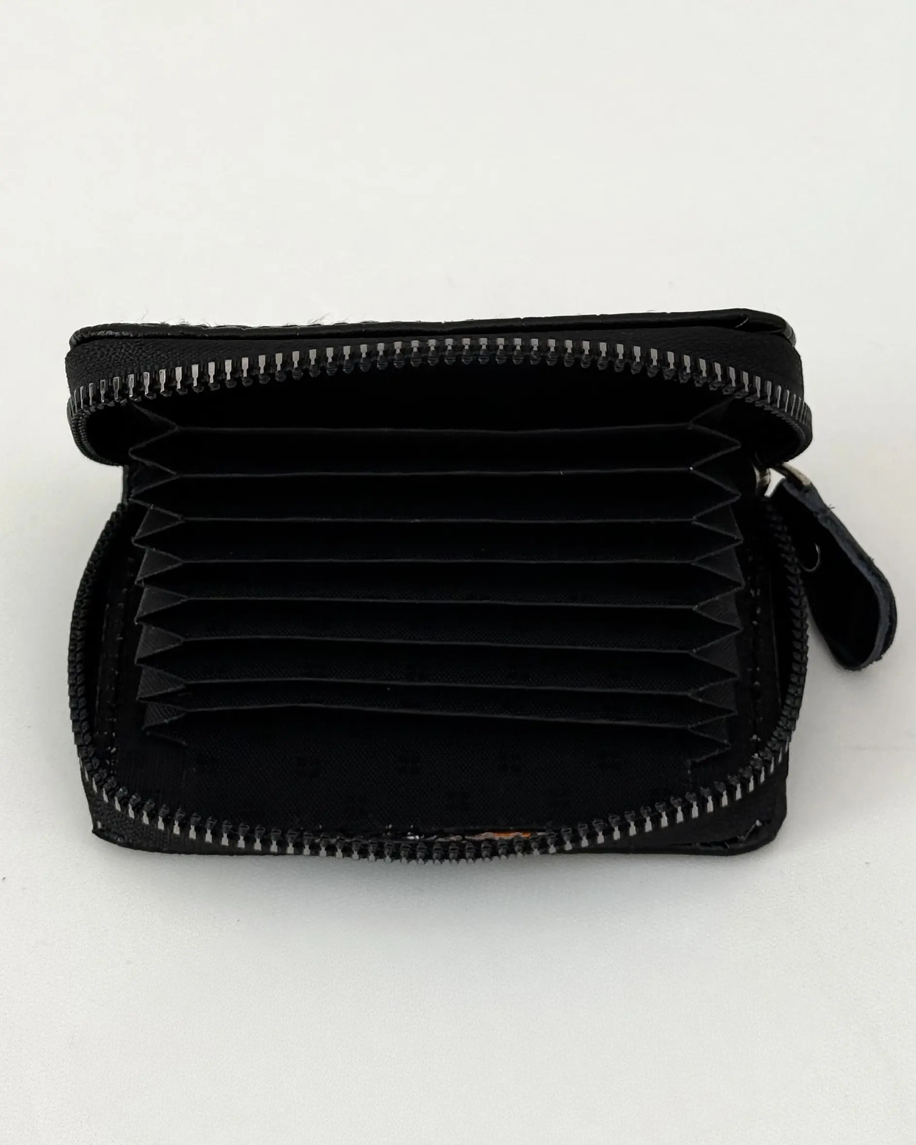 جاکارتی چرم کد ۱۳۵۱