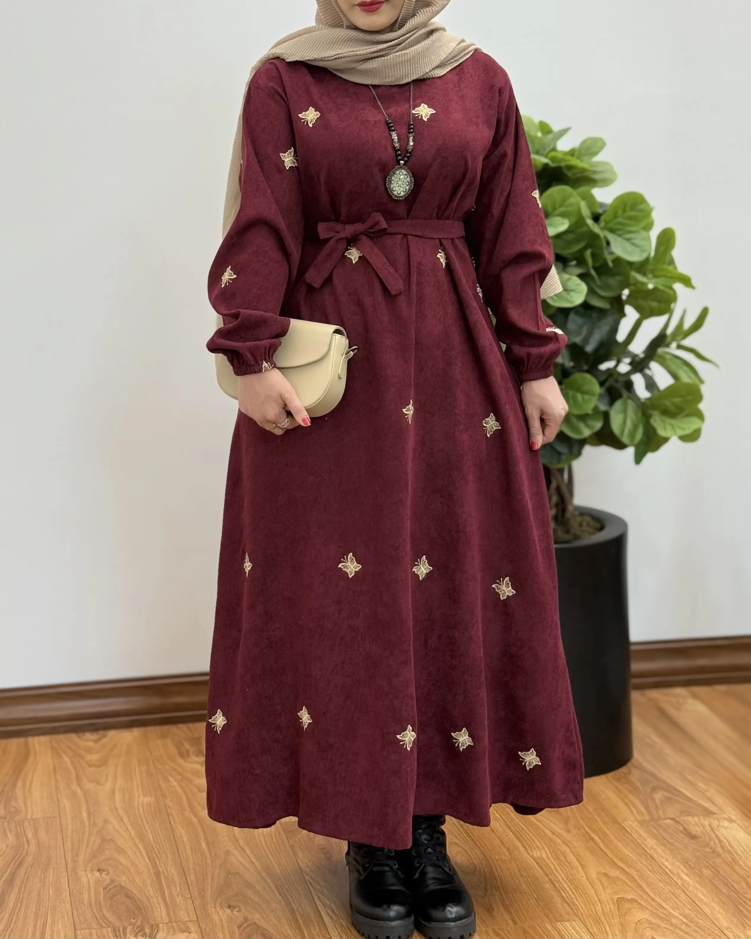 پیراهن مانتویی تمام گلدوزی پروانه