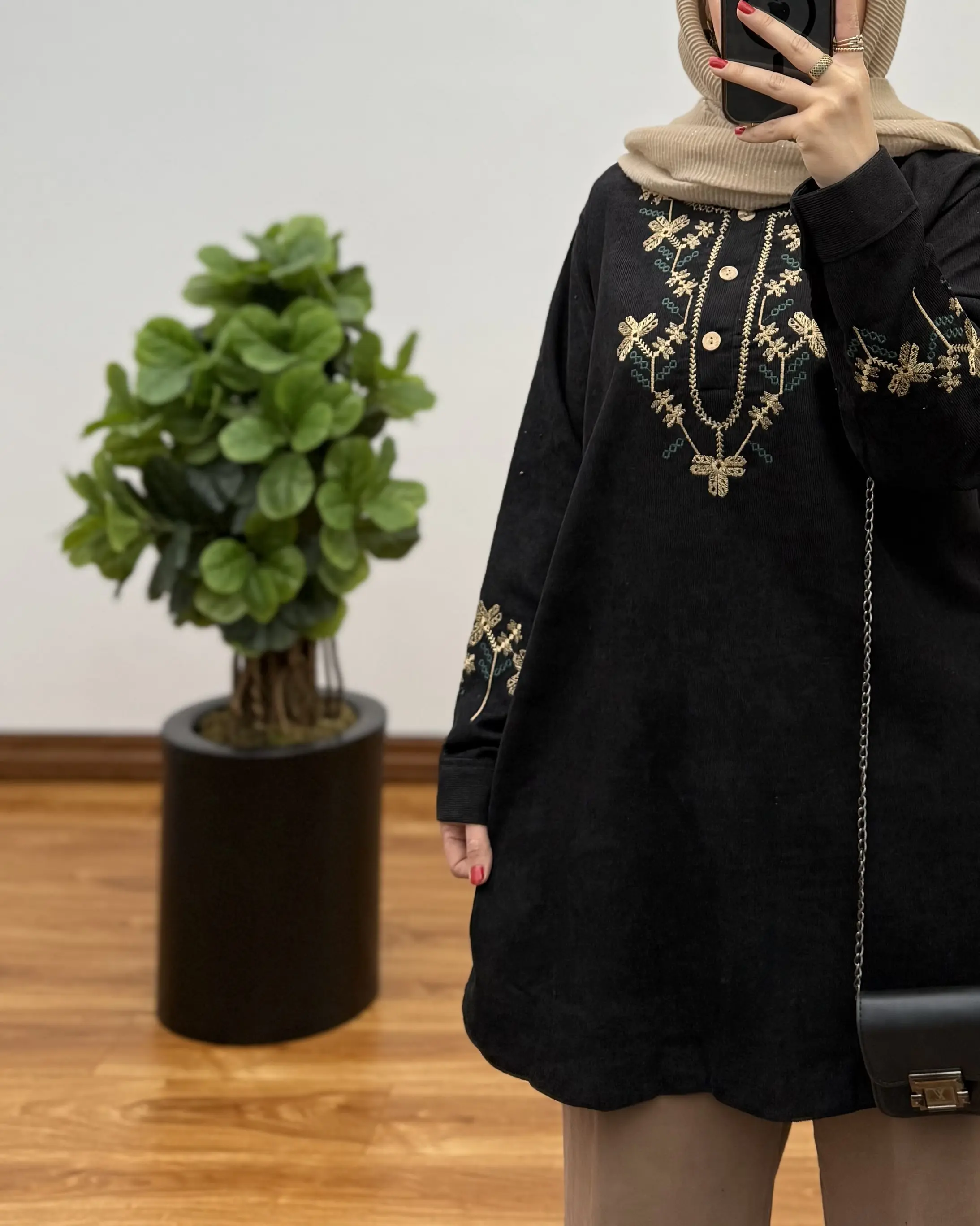 مانتو گلدوزی روژین ۱