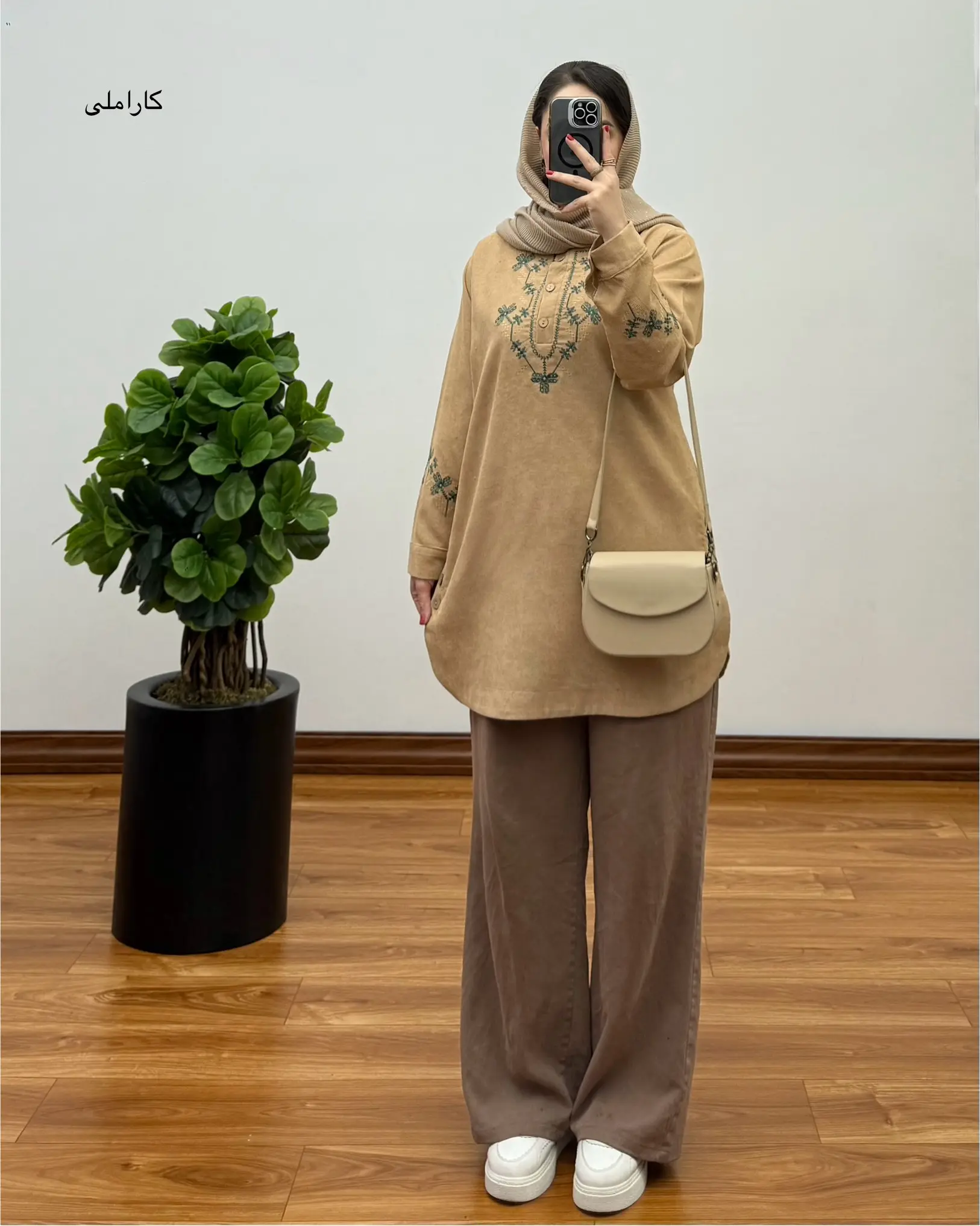 مانتو گلدوزی روژین ۱