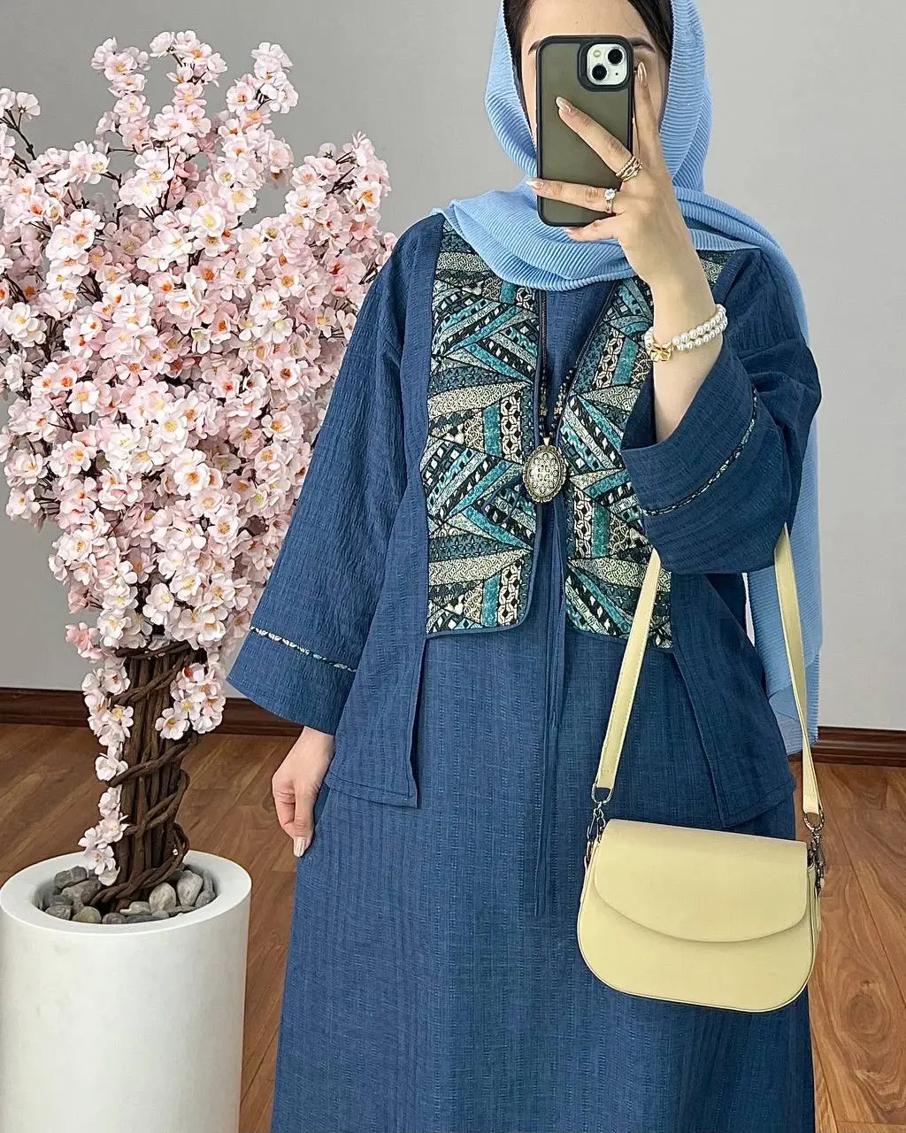 مانتو بلند آسمان